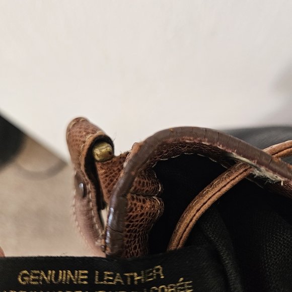 Liz Claiborne Vintage Black and Tan Shoulder Bucket Bag - Picture 8 of 11